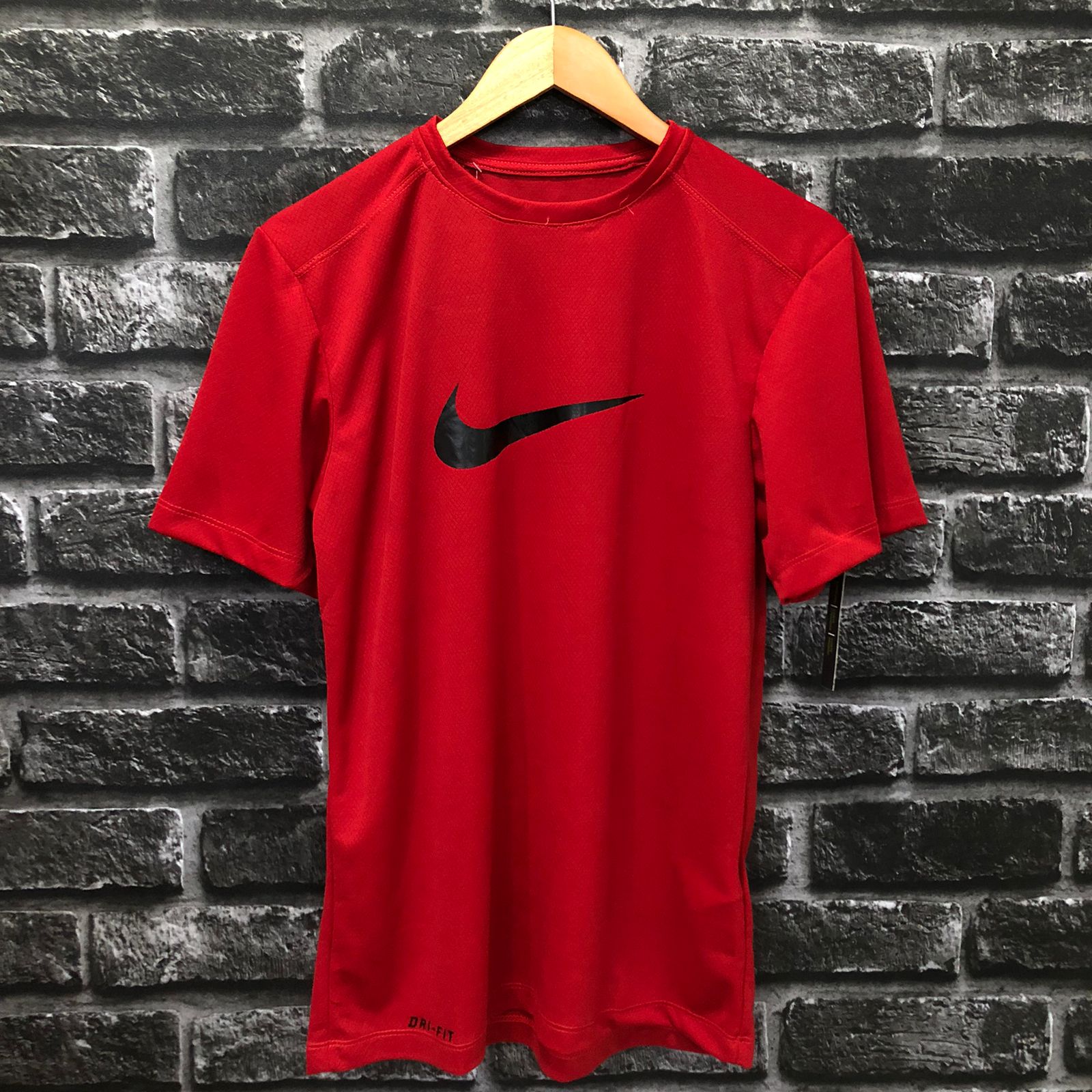 Camisa – Nike Símbolo Big – Vermelha Símbolo Preto Estilo Gringo